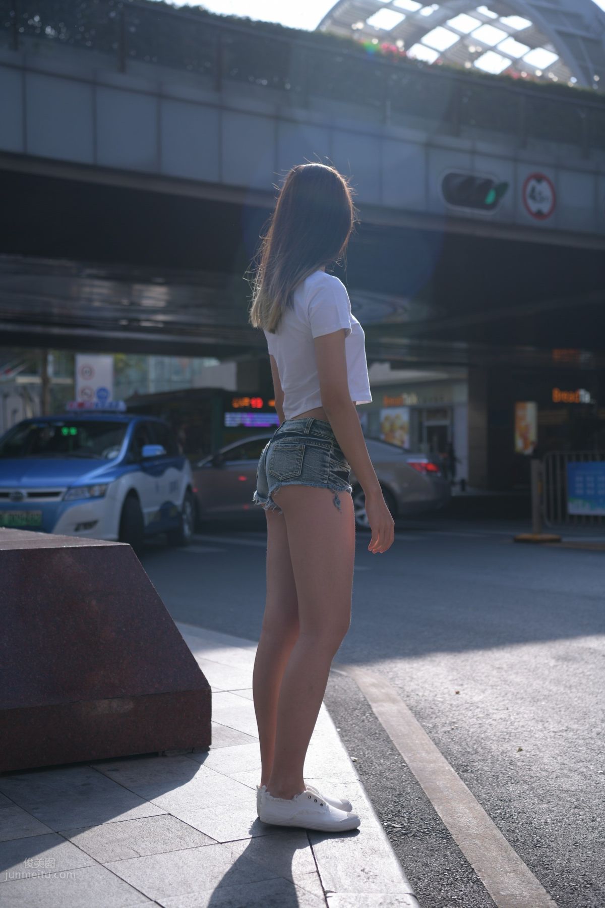 [魔鏡街拍] 126 非常性感的牛仔熱褲女孩 96