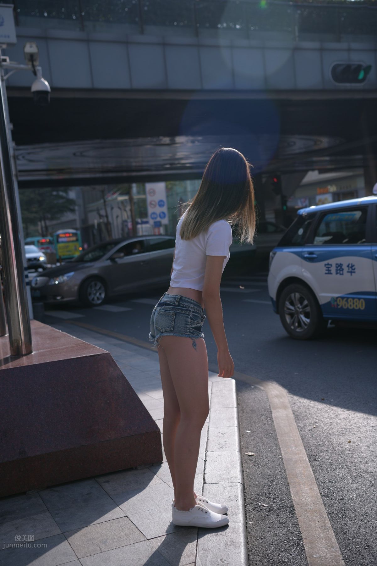 [魔鏡街拍] 126 非常性感的牛仔熱褲女孩 106