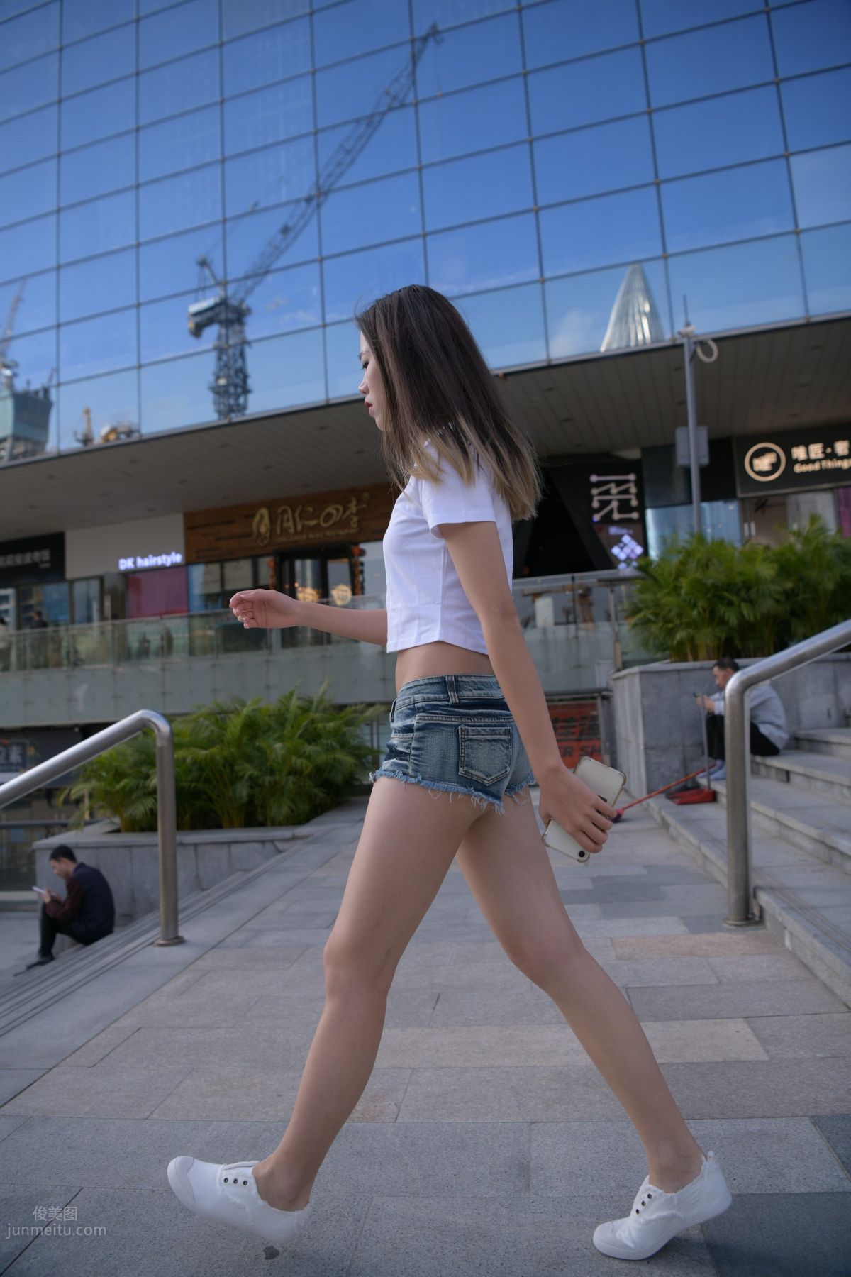 [魔鏡街拍] 126 非常性感的牛仔熱褲女孩 213