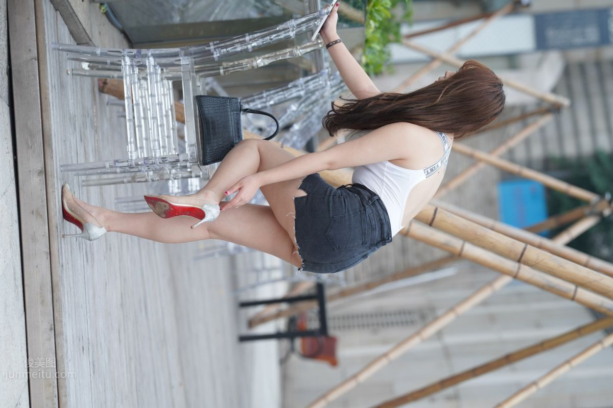 [魔鏡街拍] 131 微胖的牛仔短裙美女 127