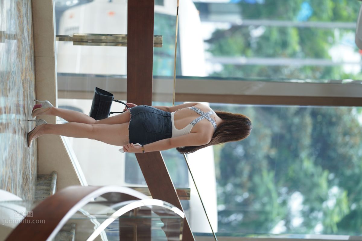 [魔鏡街拍] 131 微胖的牛仔短裙美女 265