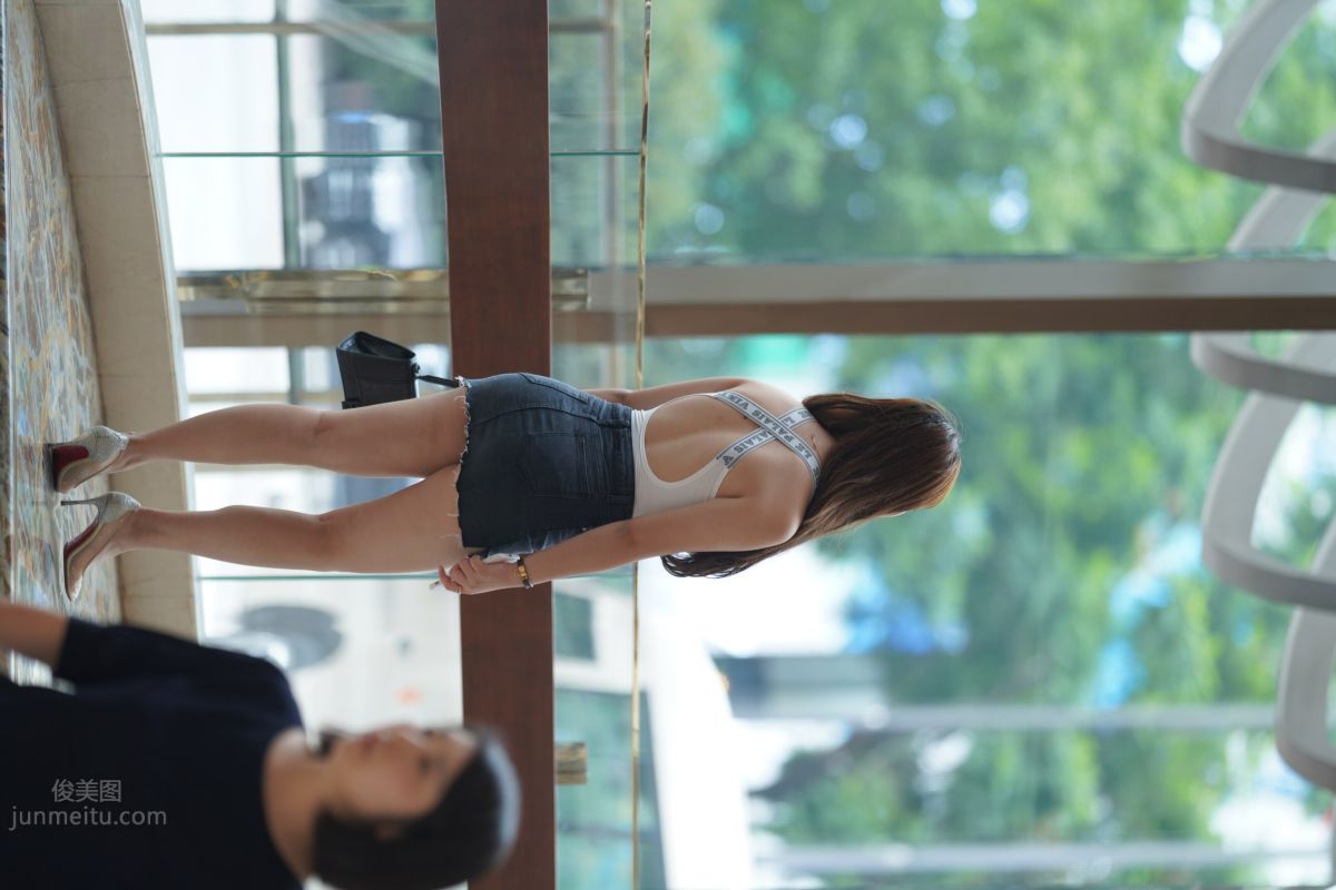 [魔鏡街拍] 131 微胖的牛仔短裙美女 272