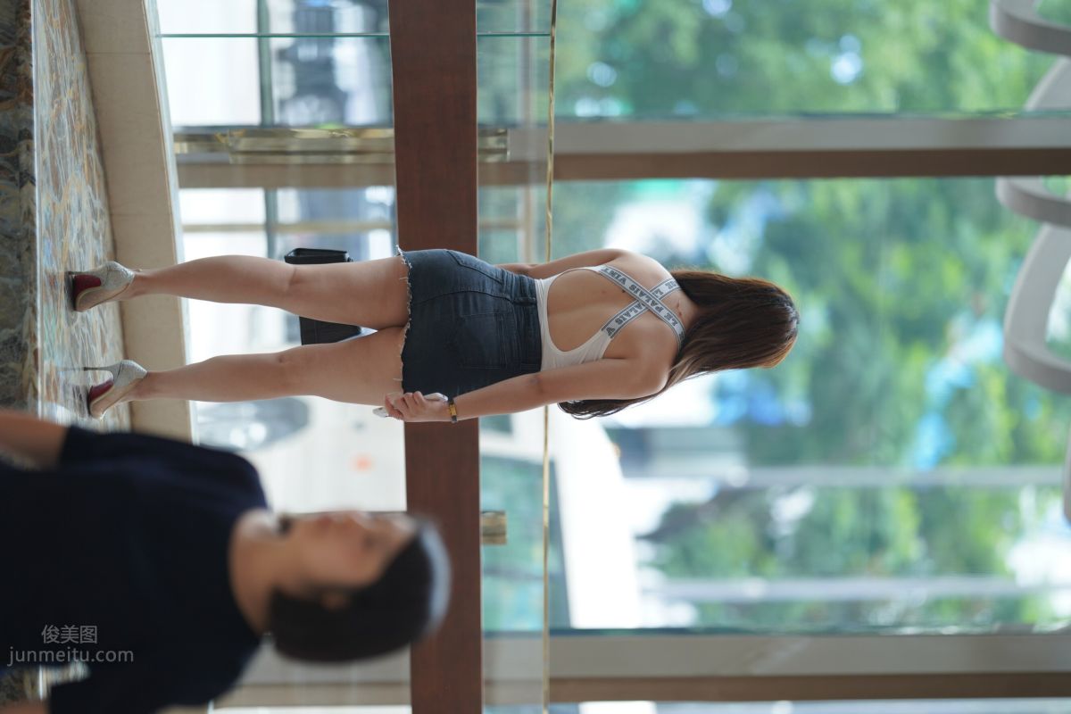 [魔鏡街拍] 131 微胖的牛仔短裙美女 273