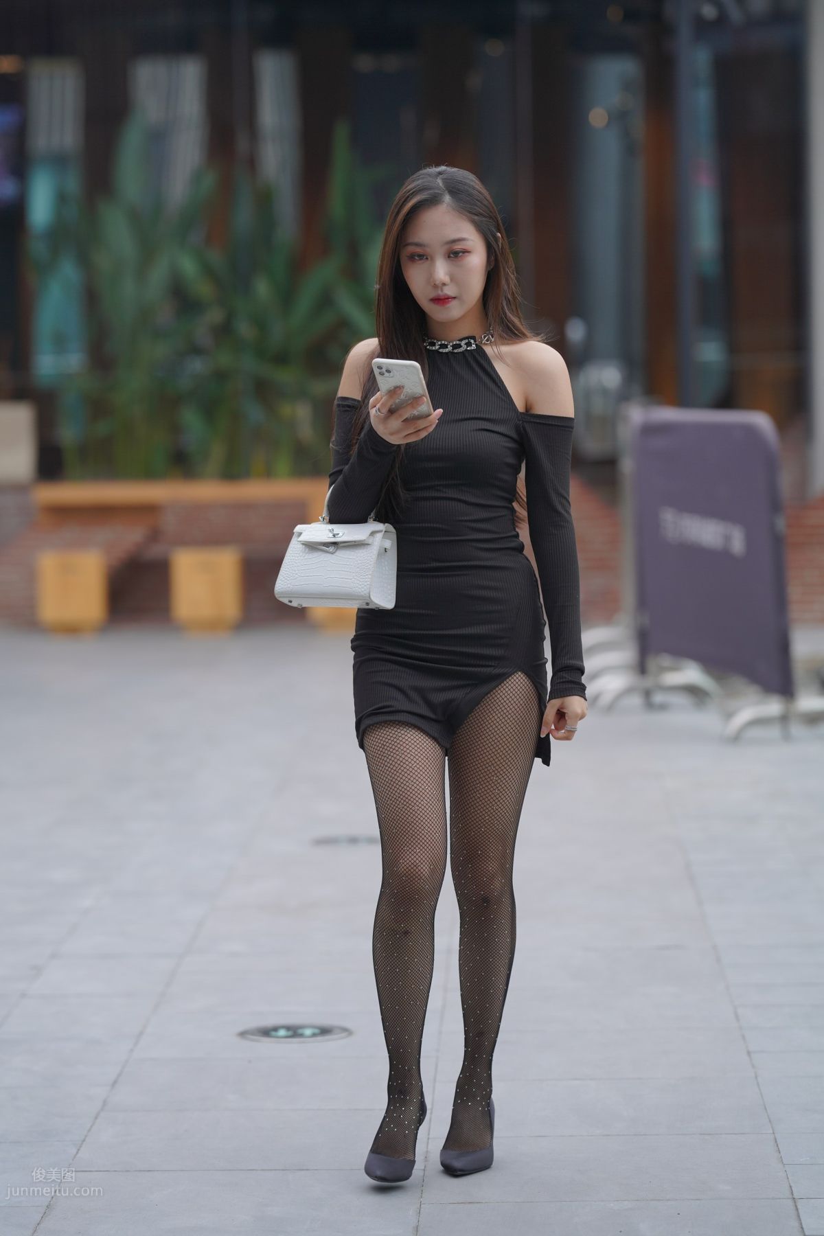 [魔鏡街拍] 133 非常性感的網襪小姐姐 21