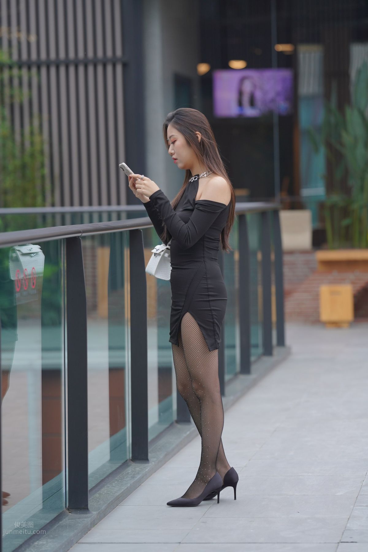 [魔鏡街拍] 133 非常性感的網襪小姐姐 28