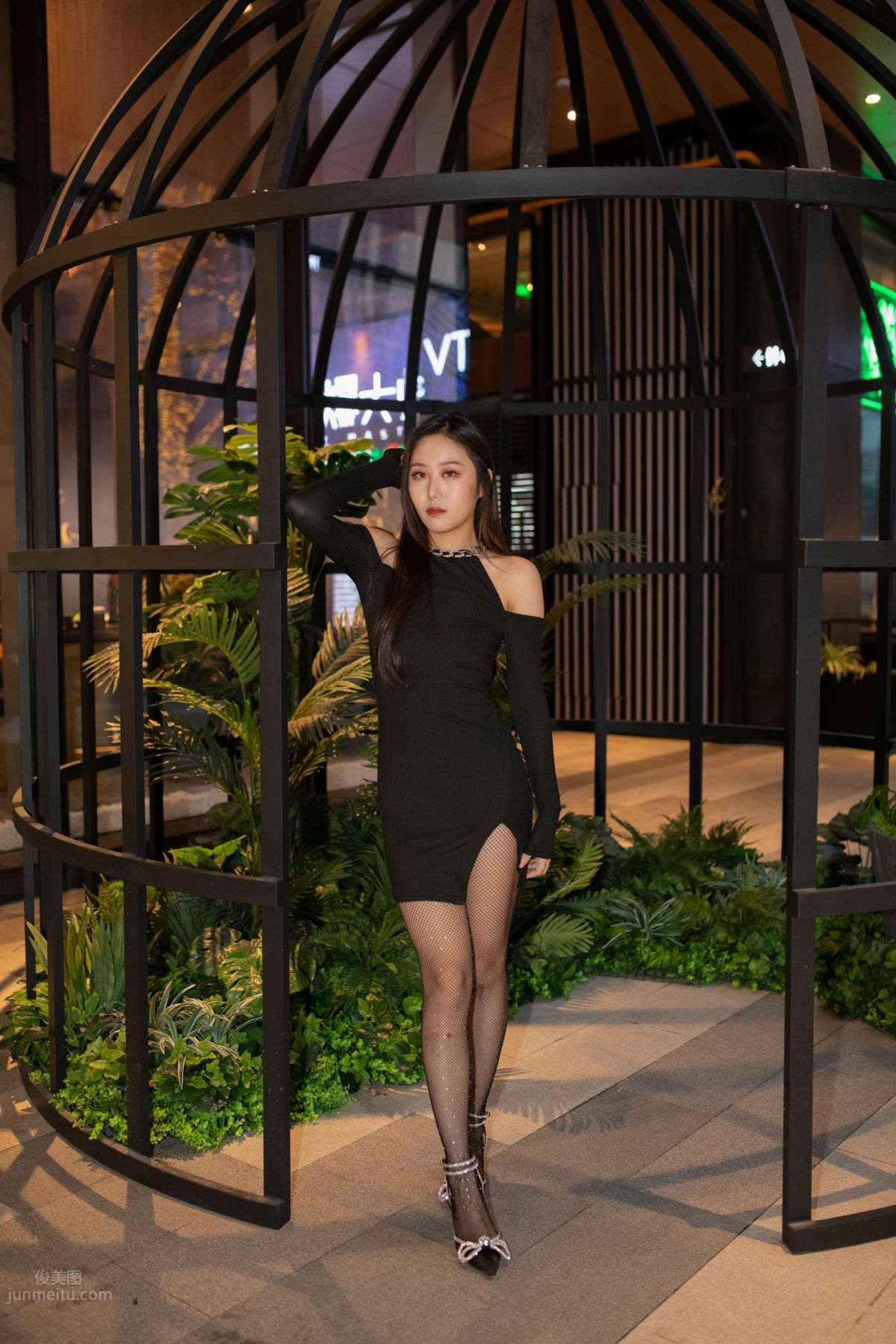 [魔鏡街拍] 133 非常性感的網襪小姐姐 69
