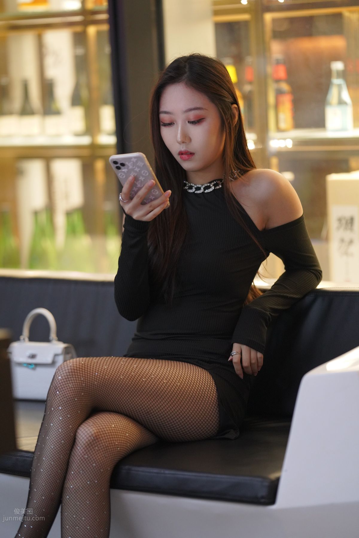 [魔鏡街拍] 133 非常性感的網襪小姐姐 113