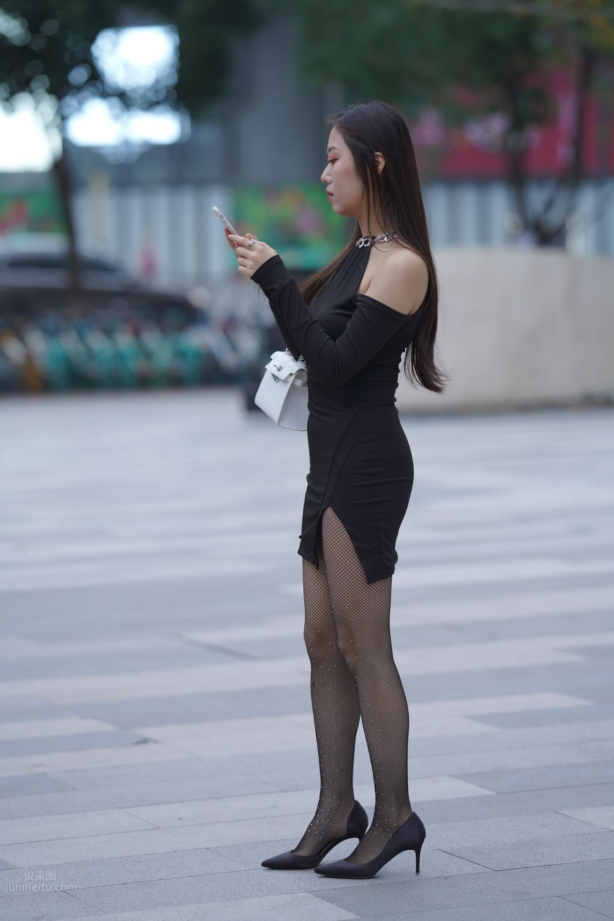 [魔鏡街拍] 133 非常性感的網襪小姐姐 127