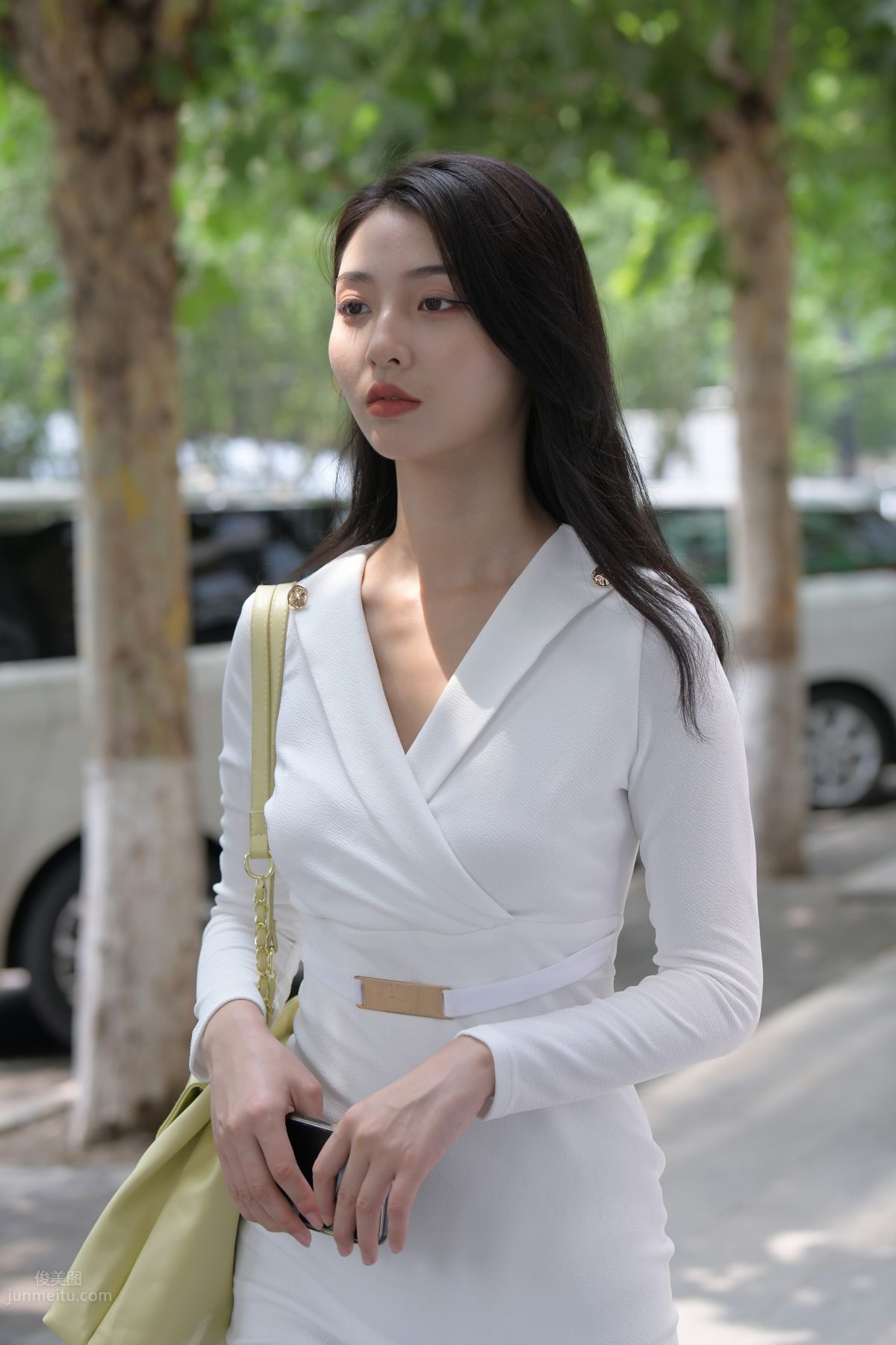 [魔鏡街拍] 137 街拍之白色制服美女 27