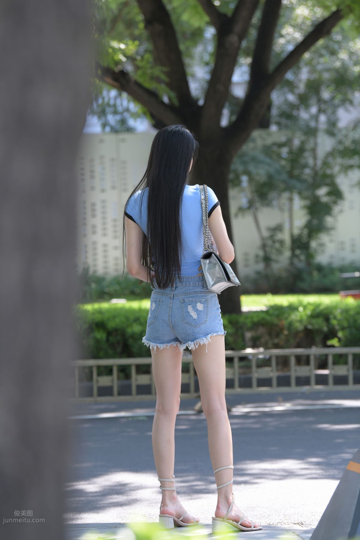 [魔鏡街拍] 149 藍色牛仔熱褲美女 50