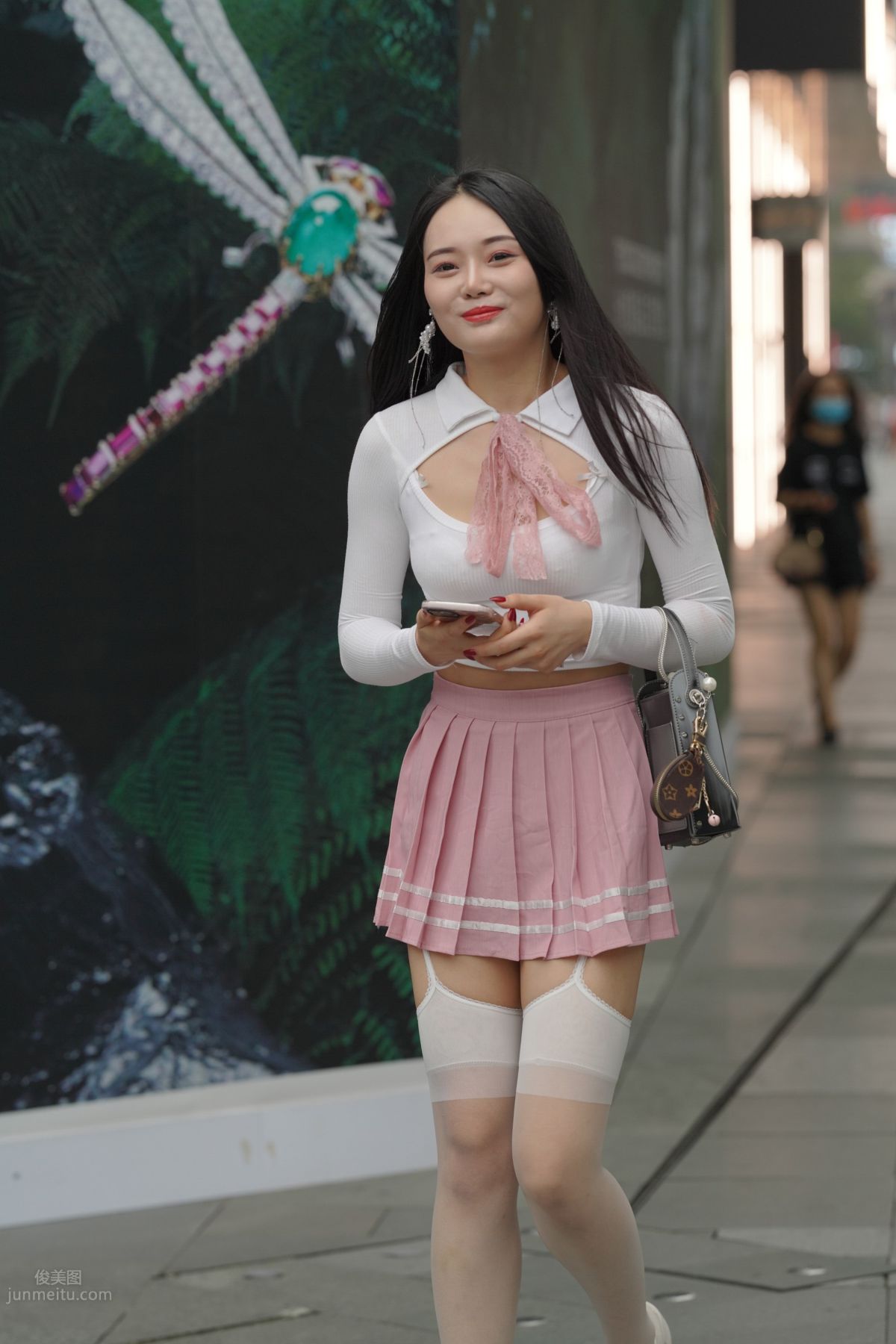 魔鏡街拍 NO.161 街拍白絲吊帶襪美女 66