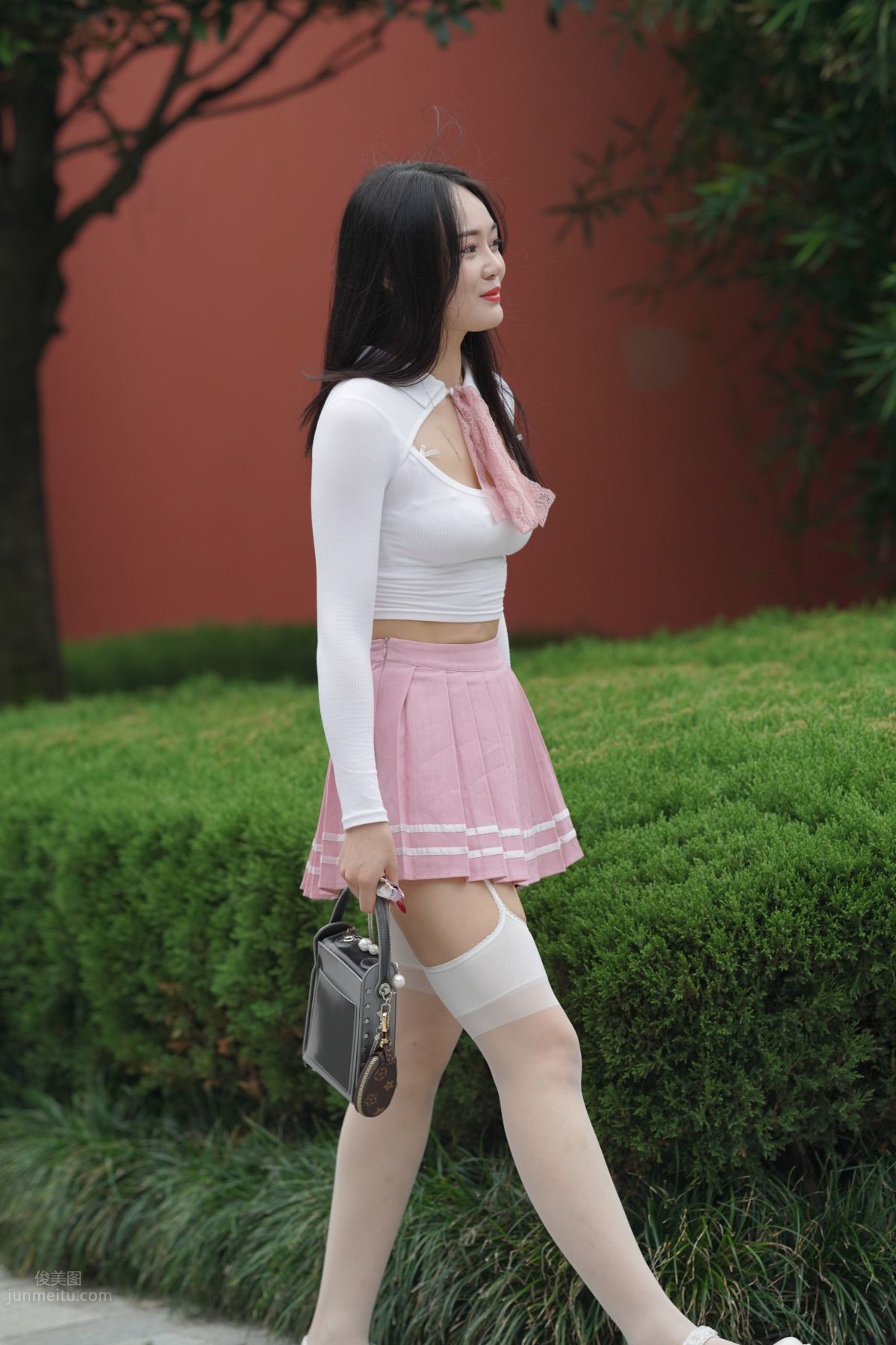 魔鏡街拍 NO.161 街拍白絲吊帶襪美女 85