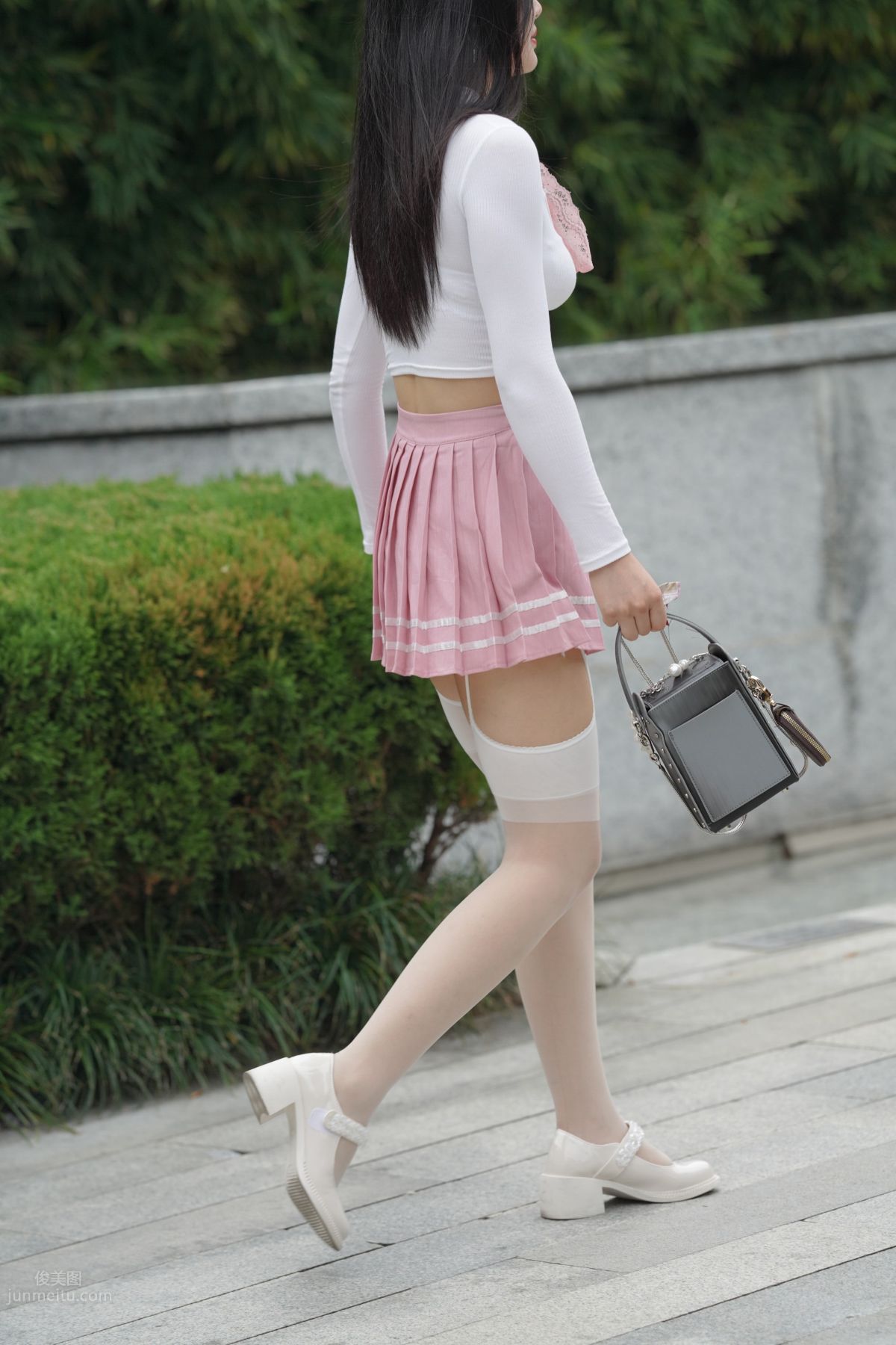 魔鏡街拍 NO.161 街拍白絲吊帶襪美女 90