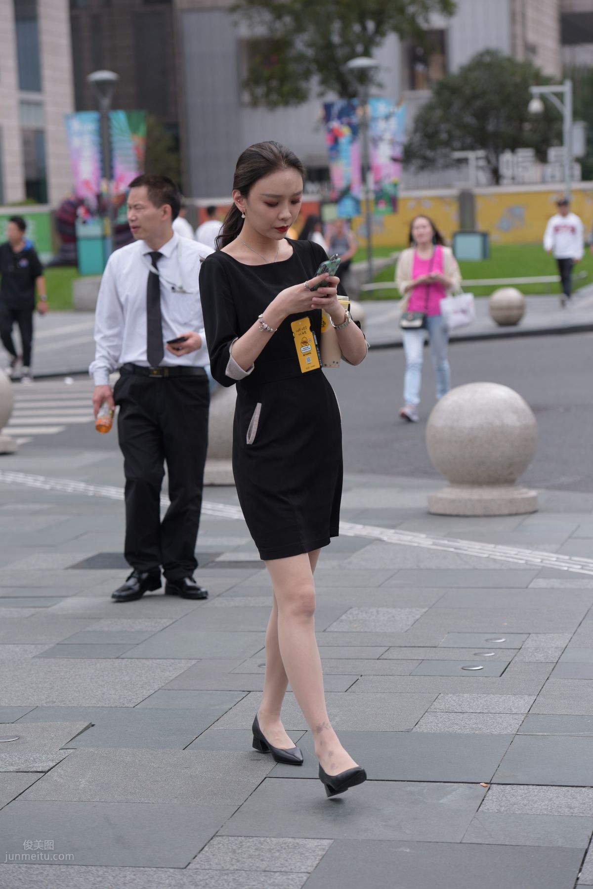 魔鏡街拍 NO.163 街拍黑色連衣裙小姐姐 35