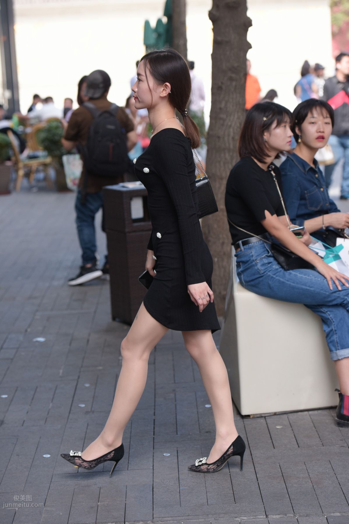 魔鏡街拍 NO.163 街拍黑色連衣裙小姐姐 120